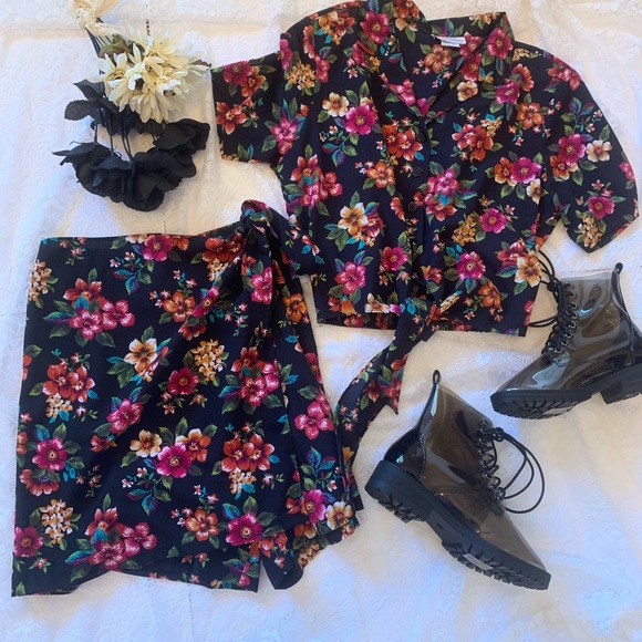 Sold* 2 Piece Hi-Waisted Floral Crop Top & Skort - Picture 2 of 8